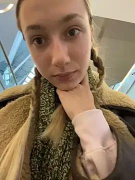 StripChat Lia__Love is Freechat Lia__Love — Last tipper get SQUIRT+ride dildo VIDEO